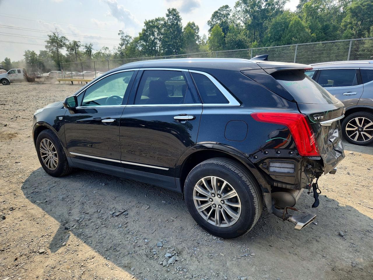 1GYKNBRS7HZ133043 · 2017 CADILLAC XT5 · 2/13