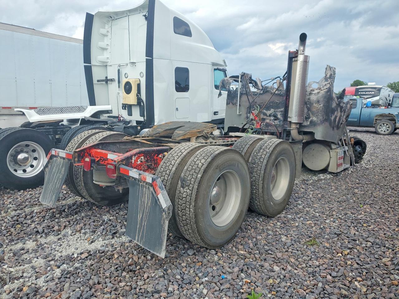 2FUY3MCB6TA813746 · 1996 FREIGHTLINER FLD112 · 3/11