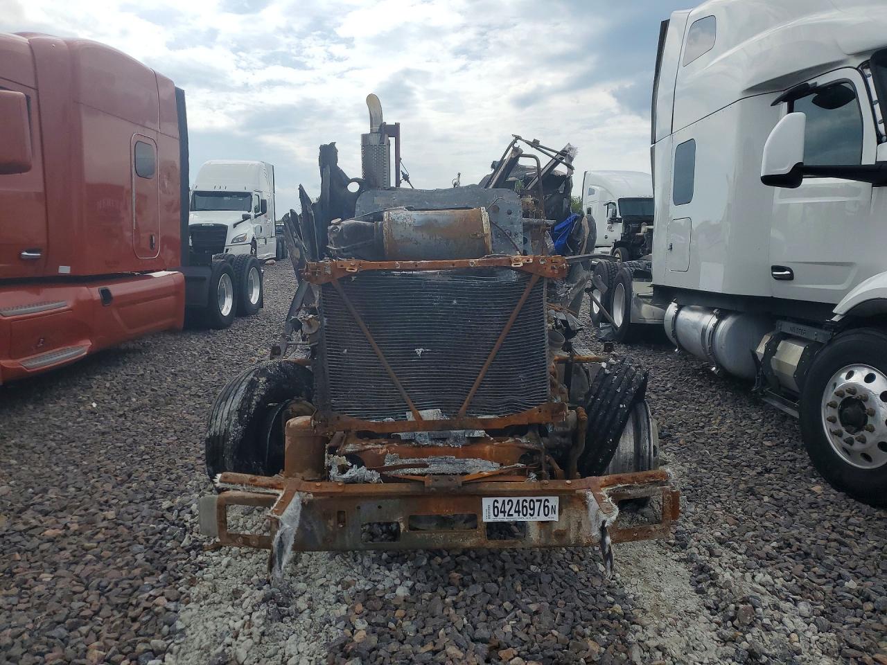 2FUY3MCB6TA813746 · 1996 FREIGHTLINER FLD112 · 5/11