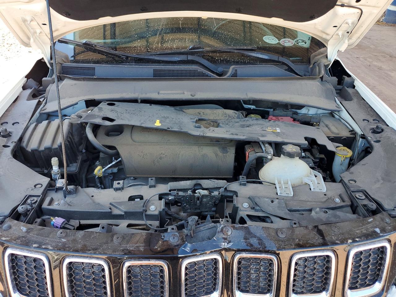 3C4NJDCB3KT669859 · 2019 JEEP COMPASS · 11/12