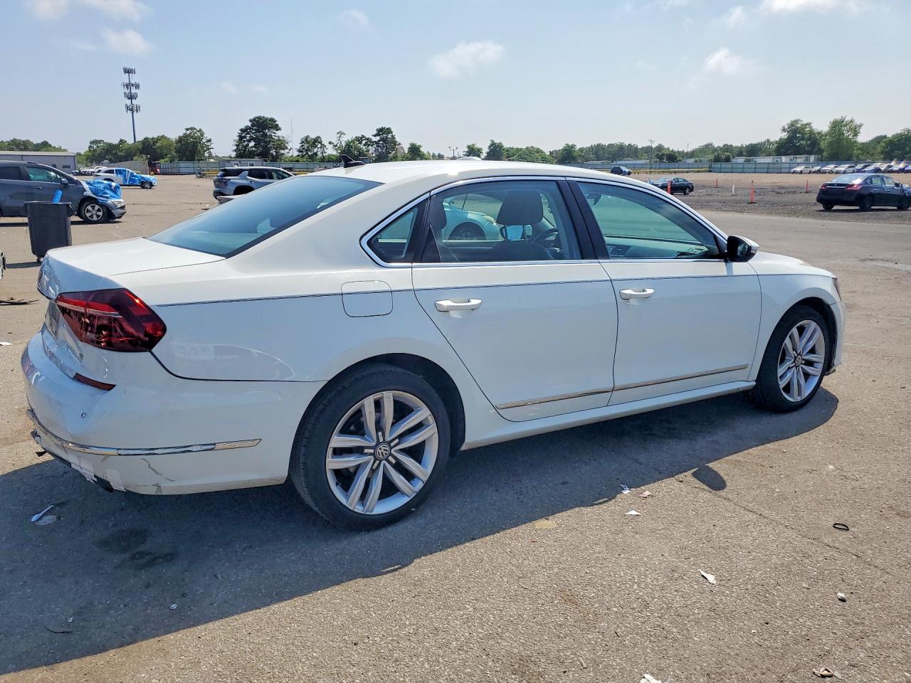1VWGT7A35HC050312 · 2017 VOLKSWAGEN PASSAT · 3/12