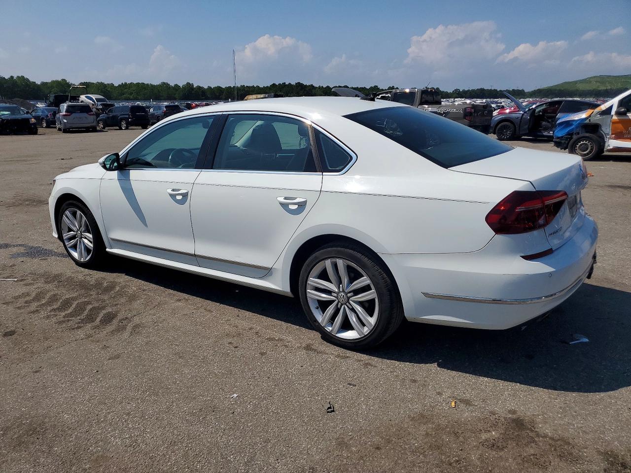 1VWGT7A35HC050312 · 2017 VOLKSWAGEN PASSAT · 2/12