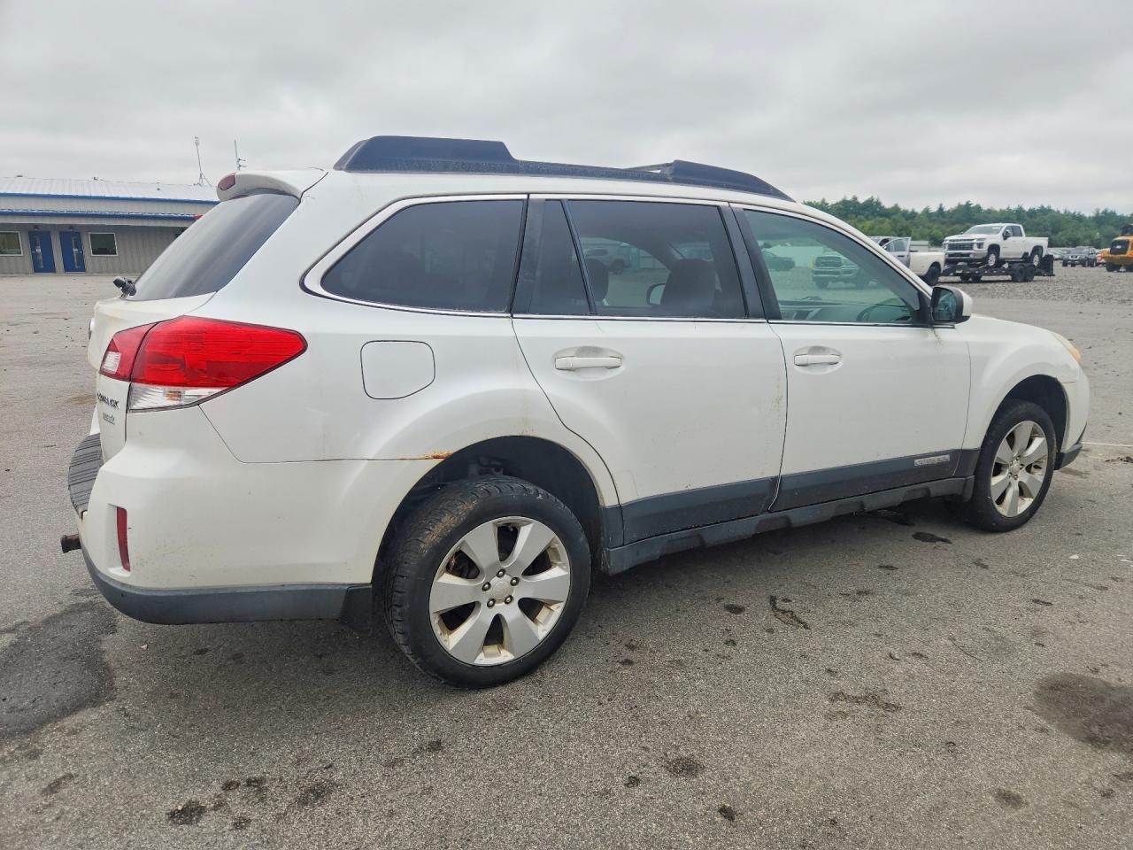 4S4BRBCC4C3243910 · 2012 SUBARU OUTBACK · 3/13