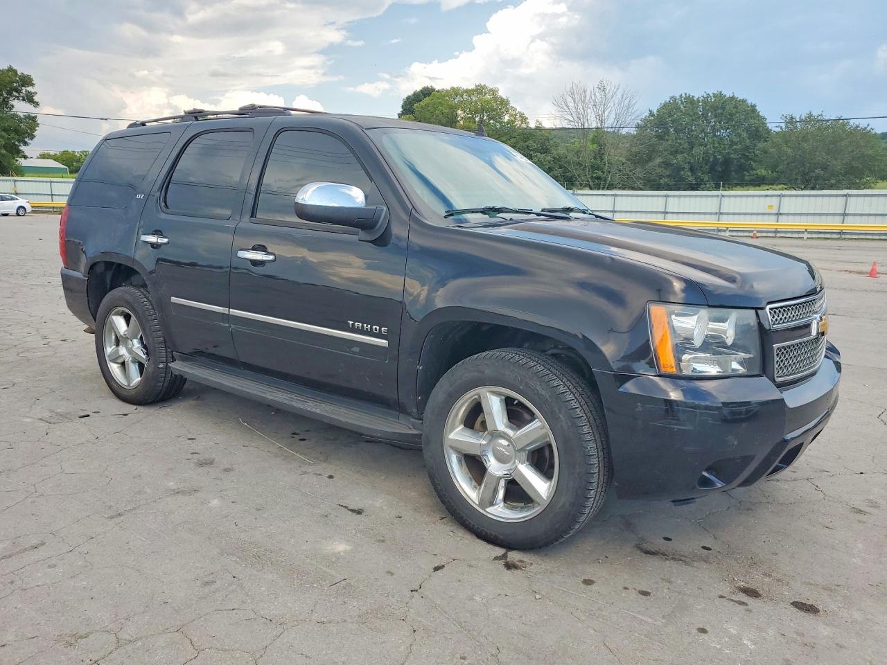 1GNSKCE04CR264892 · 2012 CHEVROLET TAHOE · 4/13
