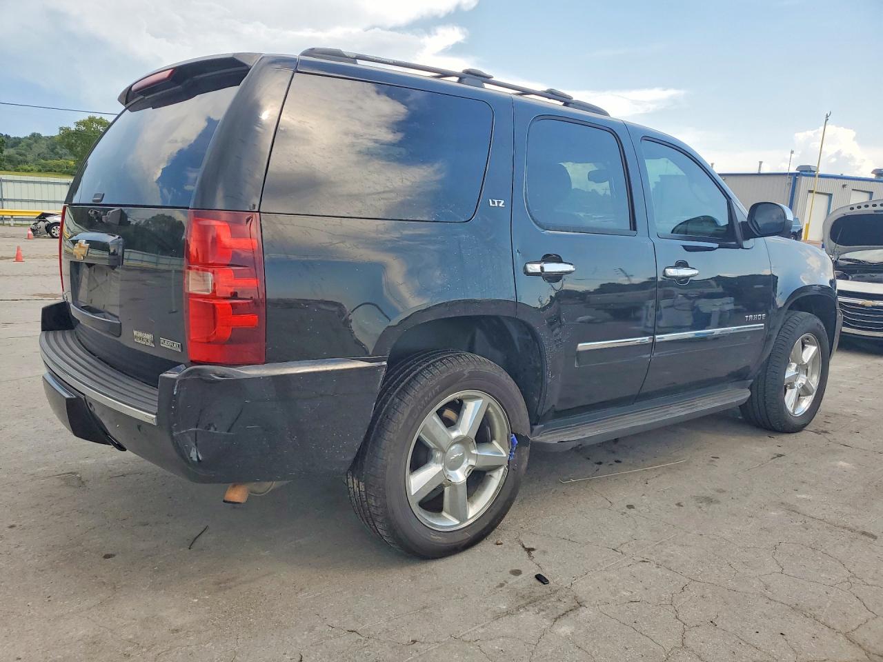 1GNSKCE04CR264892 · 2012 CHEVROLET TAHOE · 3/13