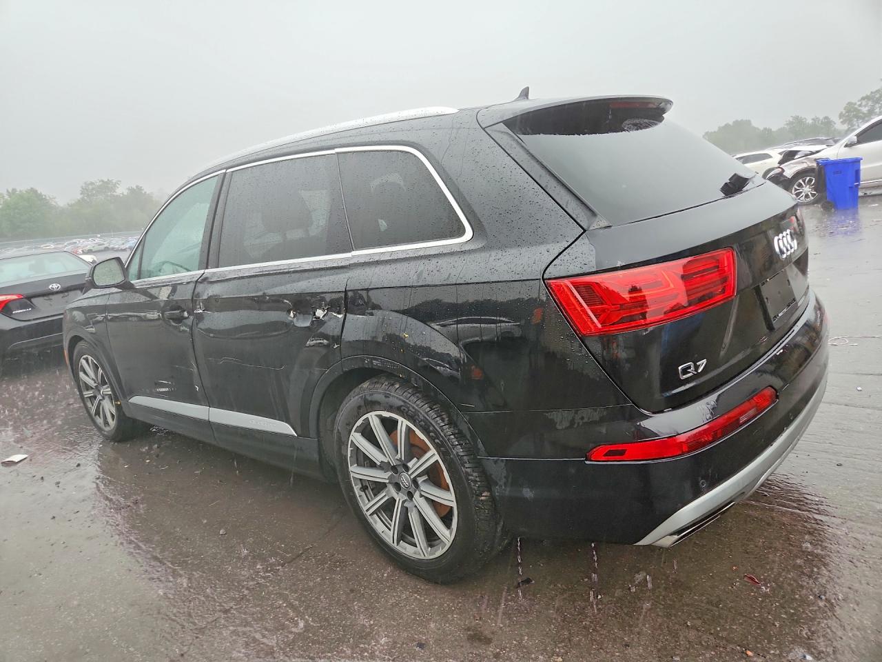 WA1VAAF70JD000095 · 2018 AUDI Q7 · 2/13