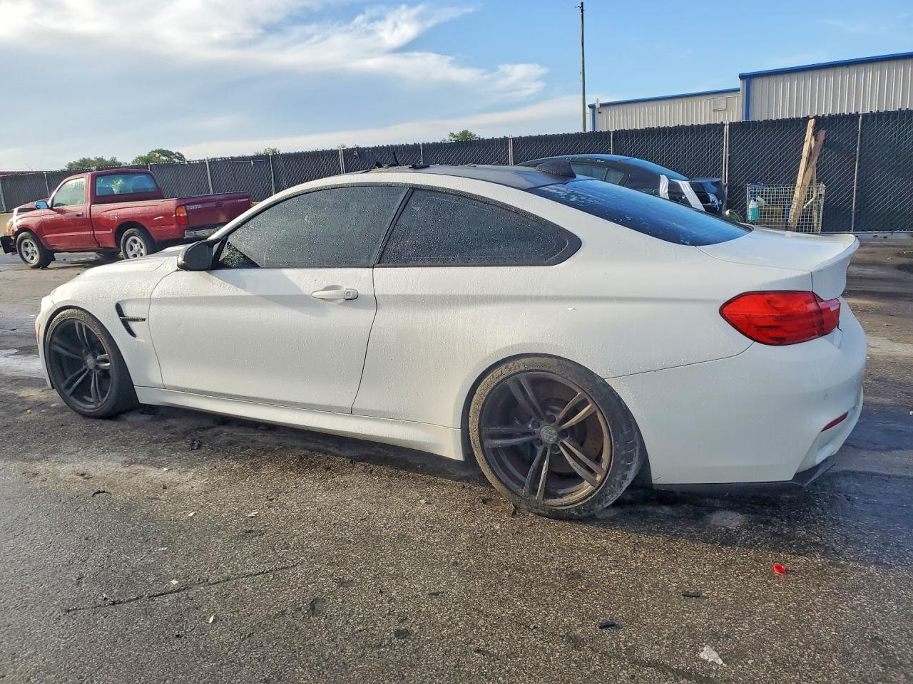 WBS3R9C57FK330383 · 2015 BMW M4 · 2/12