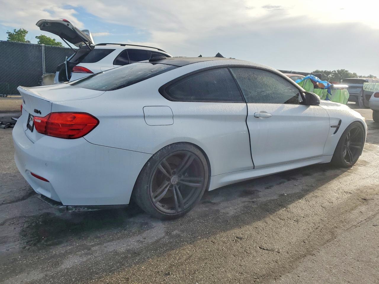 WBS3R9C57FK330383 · 2015 BMW M4 · 3/12