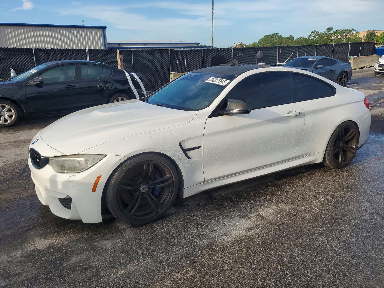WBS3R9C57FK330383 · 2015 BMW M4