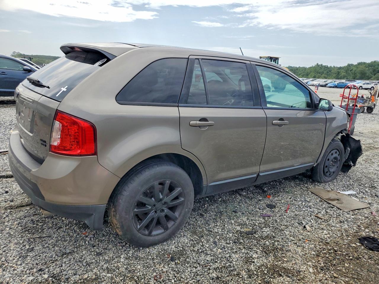 2FMDK4JC8CBA43995 · 2012 FORD EDGE · 3/13