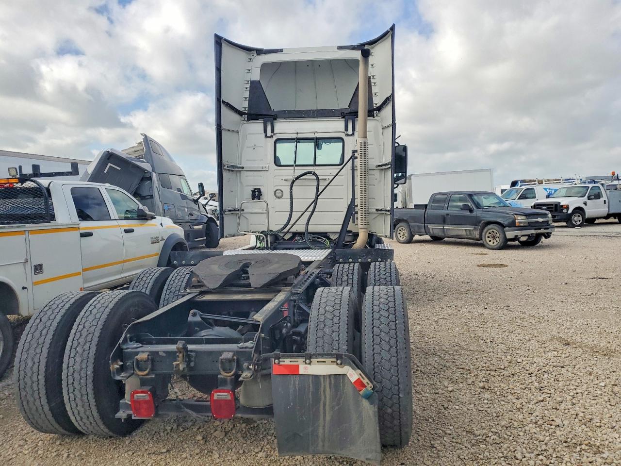 4V4WC9DH5LN258340 · 2020 VOLVO VNR · 4/10