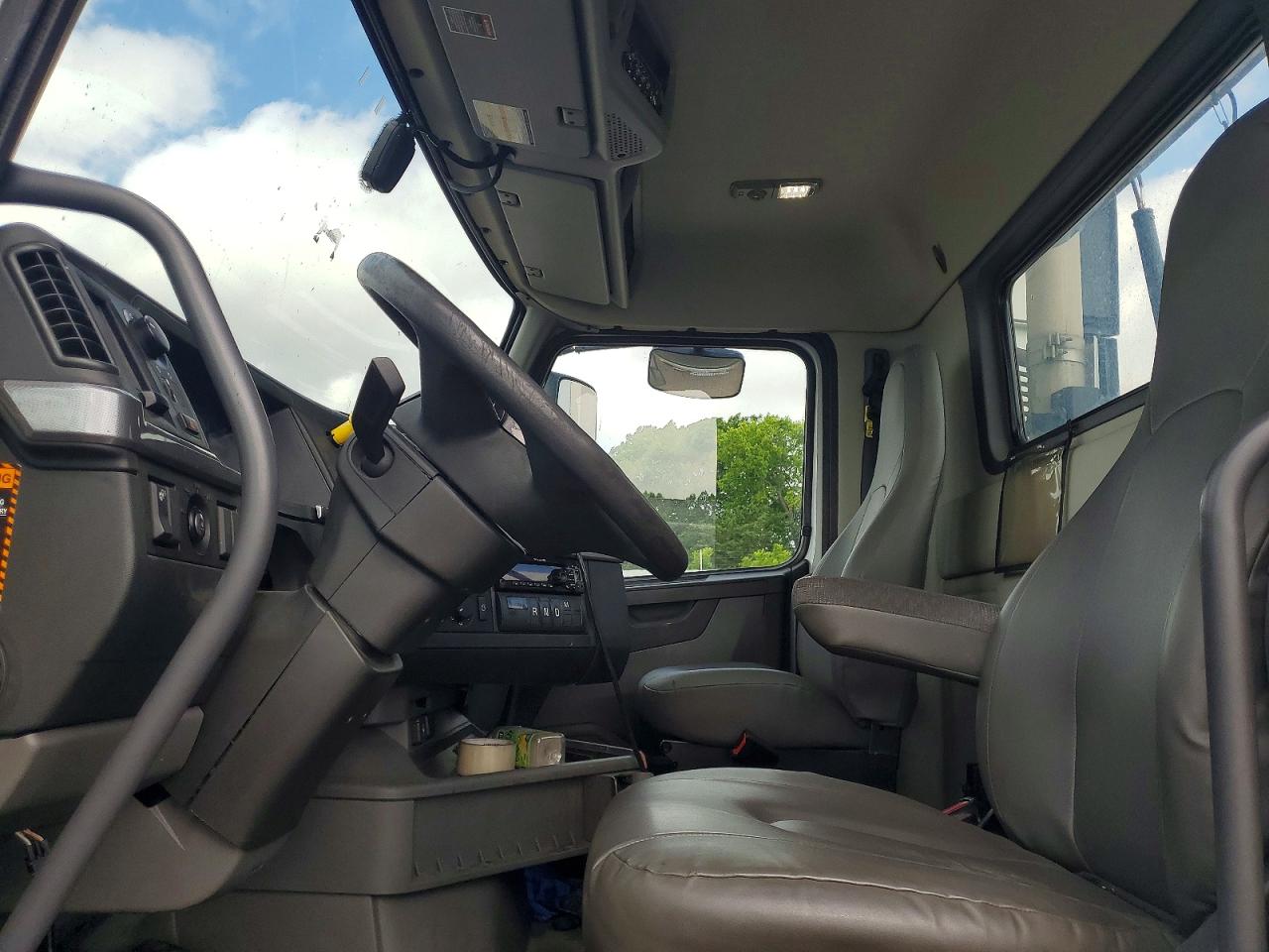 4V4WC9DH5LN258340 · 2020 VOLVO VNR · 5/10