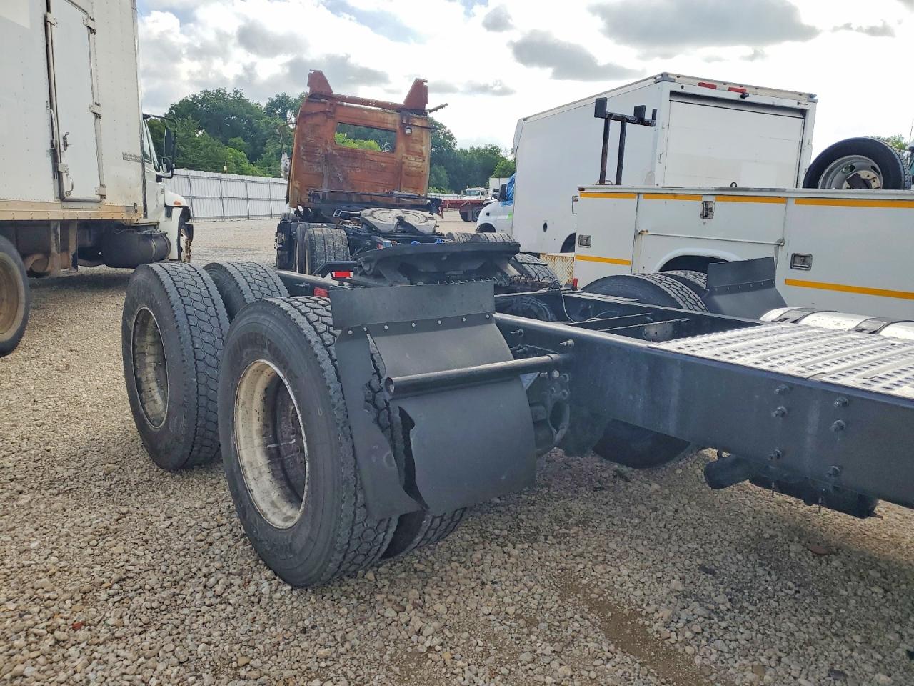 4V4WC9DH5LN258340 · 2020 VOLVO VNR · 6/10