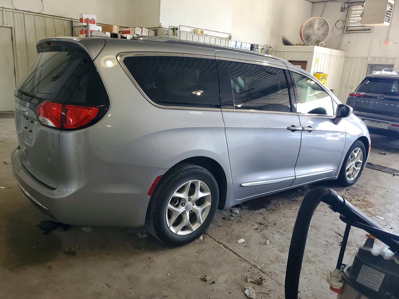 2C4RC1BG8JR128170 · 2018 CHRYSLER PACIFICA · 3/13