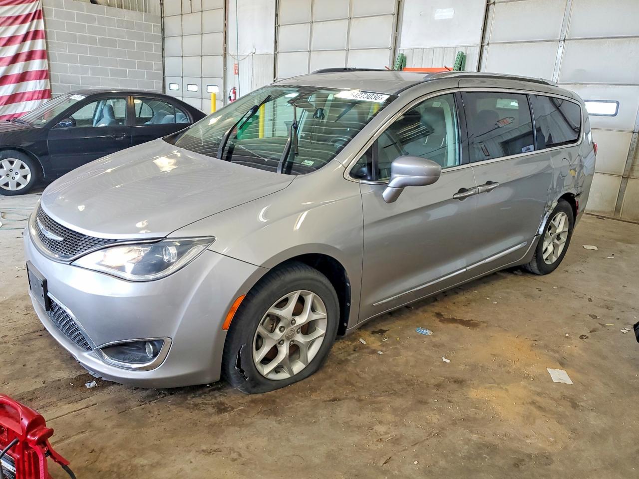 2C4RC1BG8JR128170 · 2018 CHRYSLER PACIFICA