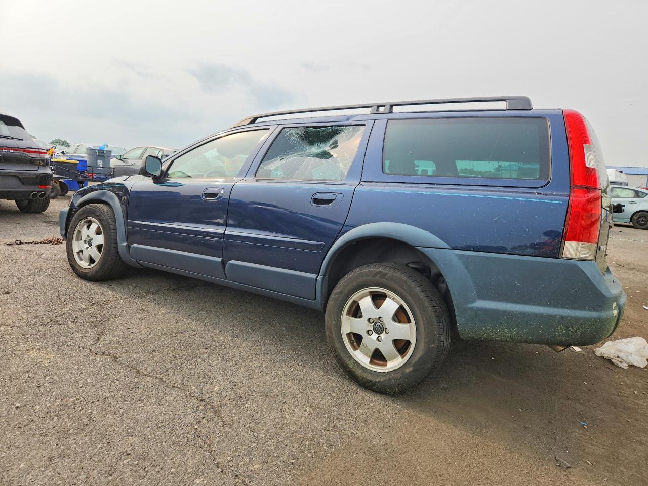 YV1SZ59HX41139714 · 2004 VOLVO XC70 · 2/12