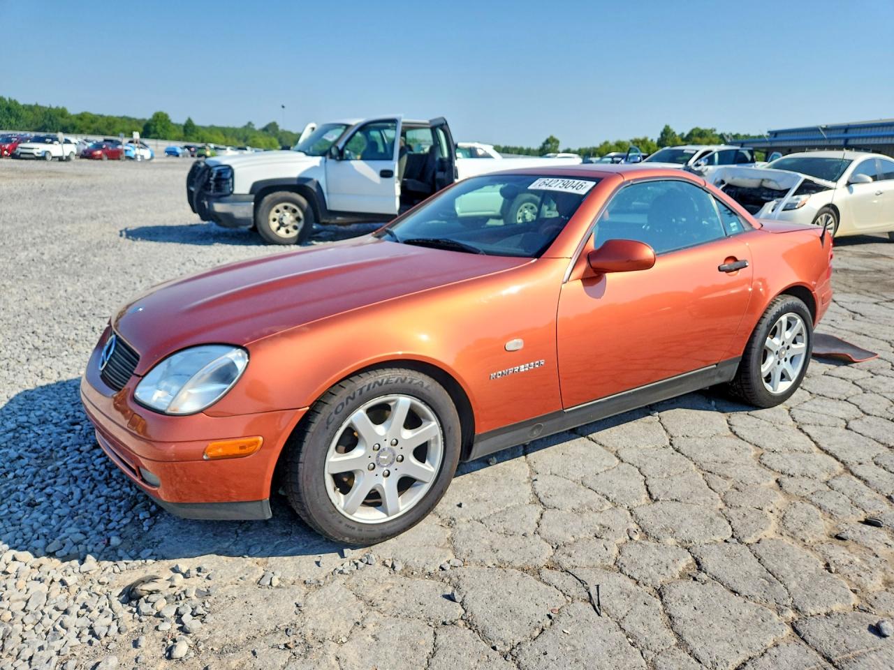 WDBKK47F1YF149125 · 2000 MERCEDES-BENZ SLK