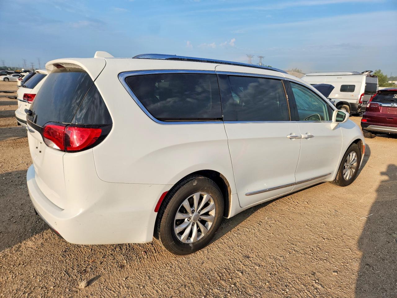 2C4RC1BGXJR136447 · 2018 CHRYSLER PACIFICA · 3/13