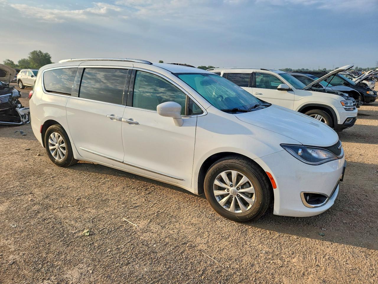 2C4RC1BGXJR136447 · 2018 CHRYSLER PACIFICA · 4/13