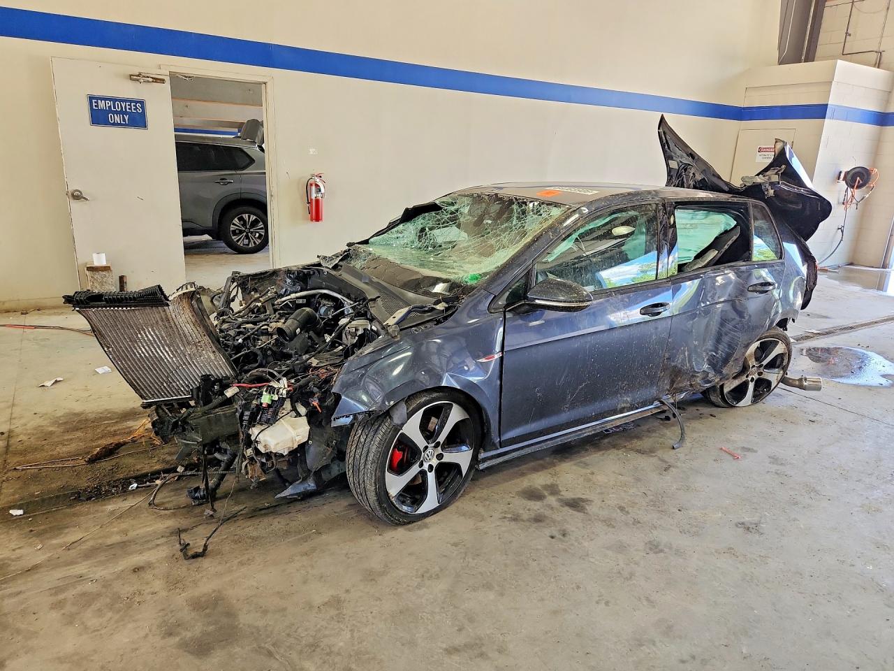 3VW447AU6JM263895 · 2018 VOLKSWAGEN GTI