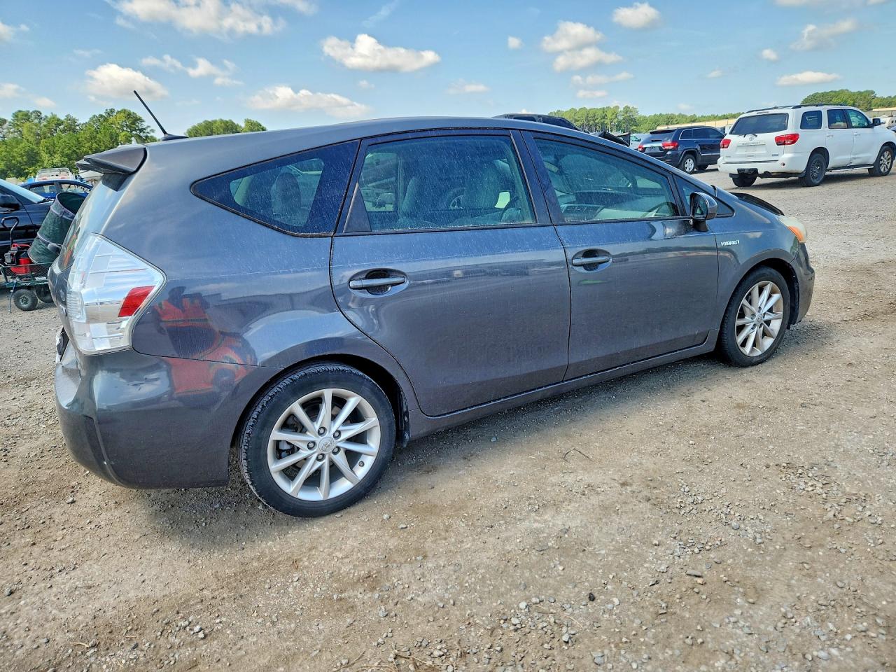 JTDZN3EU5E3327117 · 2014 TOYOTA PRIUS V · 3/13