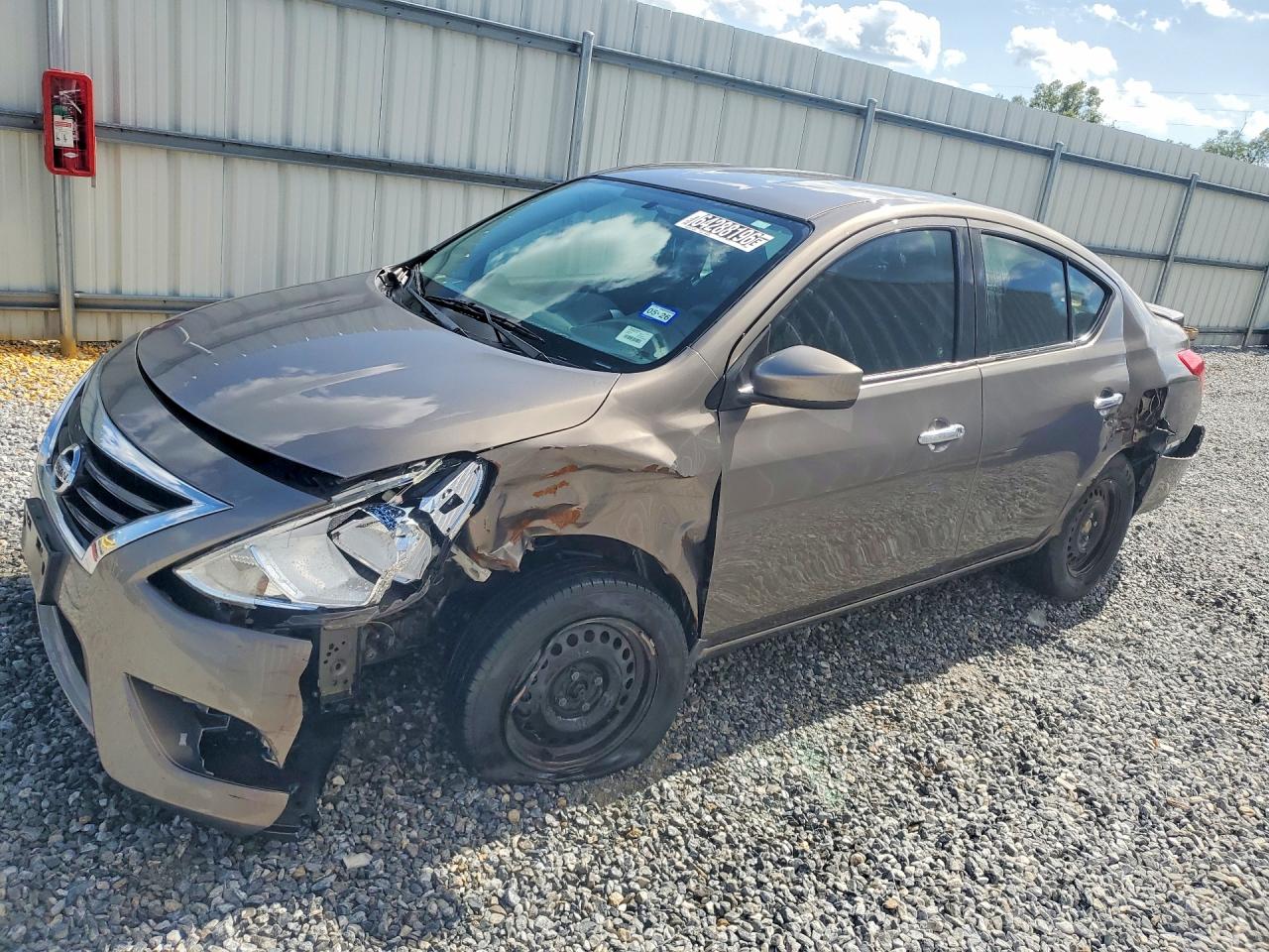 3N1CN7APXHL856071 · 2017 NISSAN VERSA