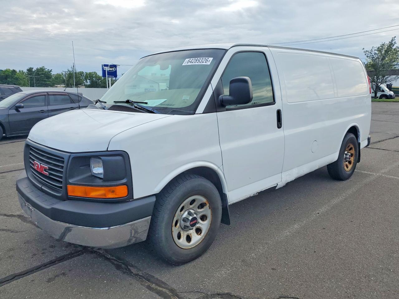1GTS8AF47B1170905 · 2011 GMC SAVANA