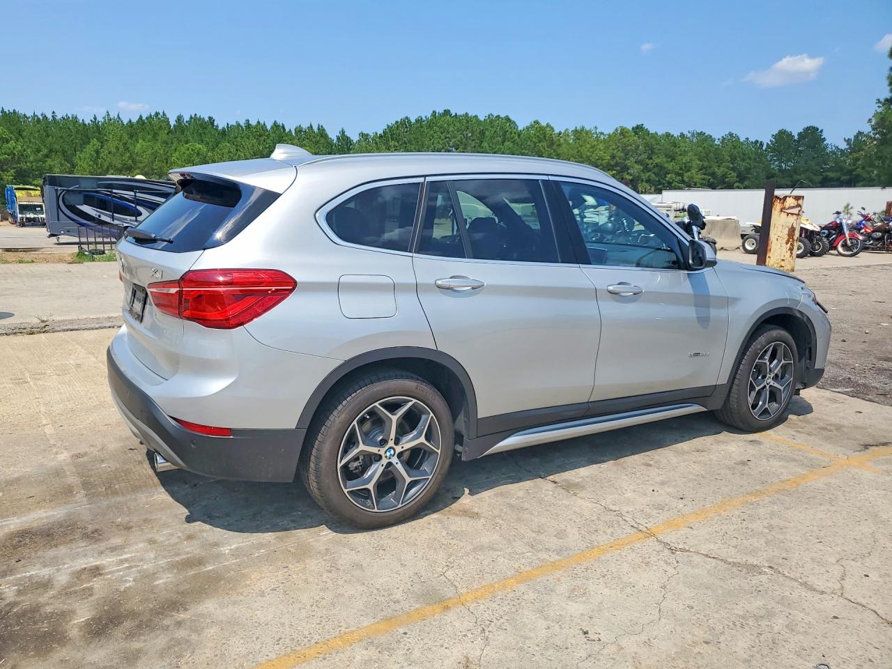 WBXHT3C31H5F73284 · 2017 BMW X1 · 3/12