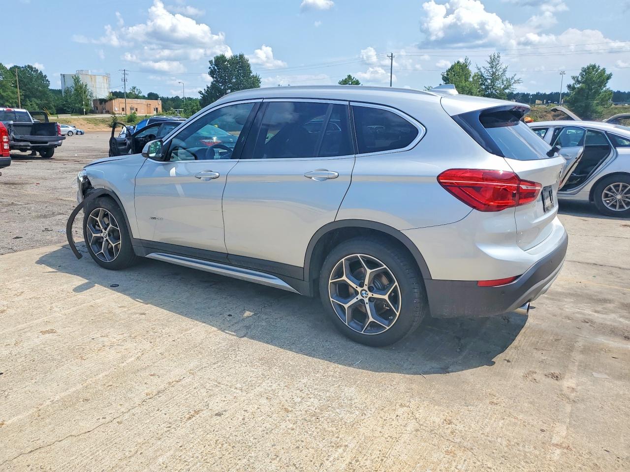 WBXHT3C31H5F73284 · 2017 BMW X1 · 2/12