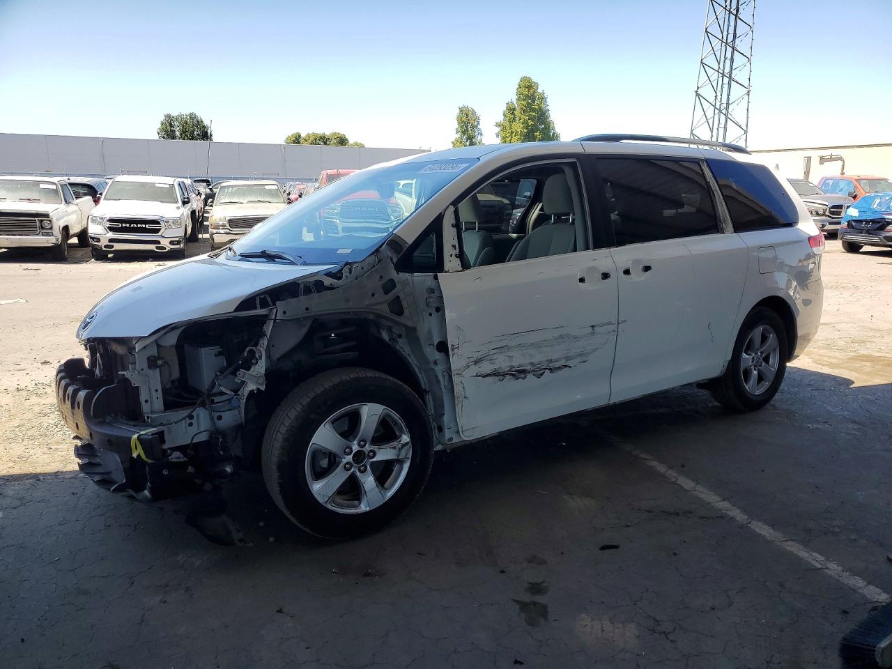 5TDKK3DC2ES511111 · 2014 TOYOTA SIENNA