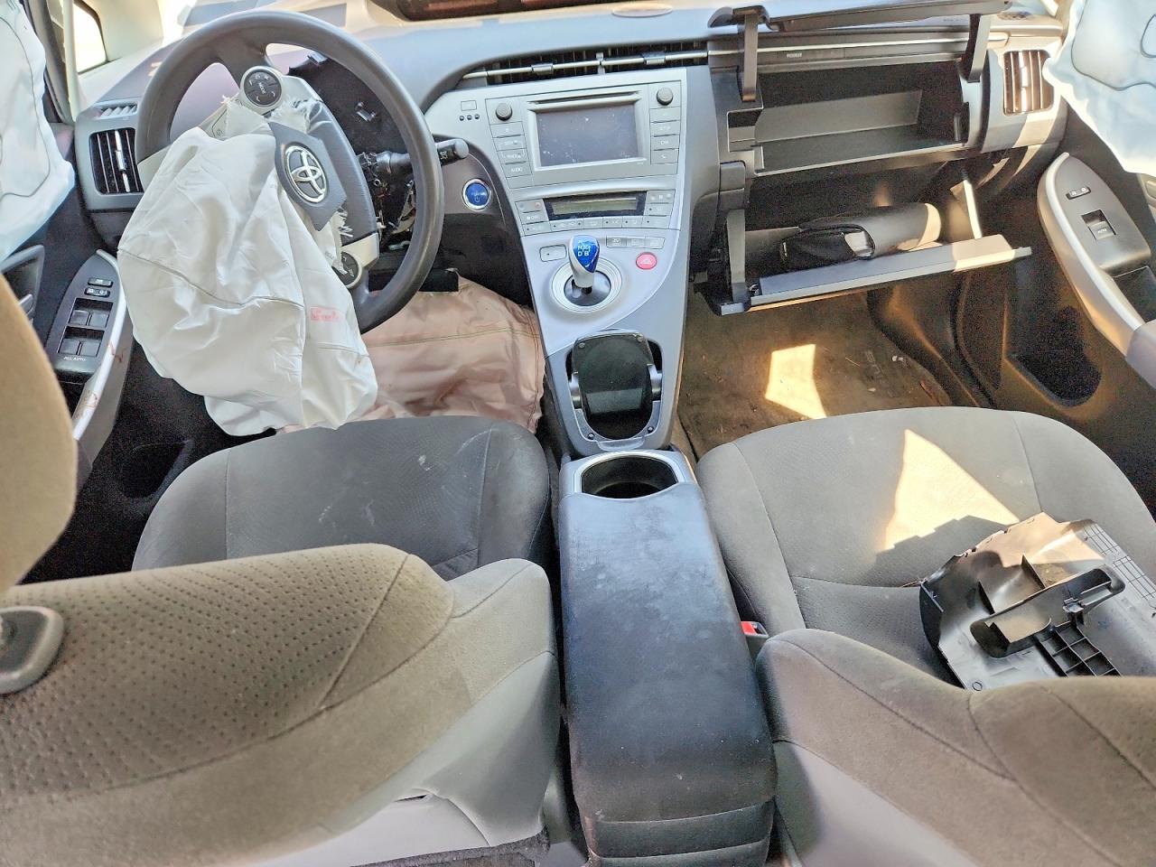 JTDKN3DU2F1914830 · 2015 TOYOTA PRIUS · 8/12