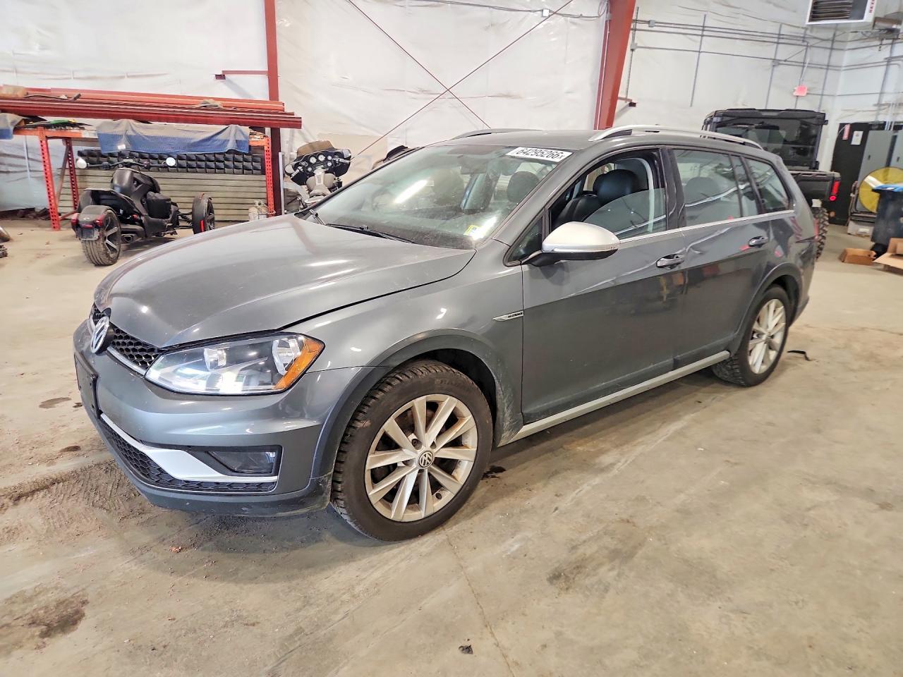 3VWH17AU1HM524628 · 2017 VOLKSWAGEN GOLF