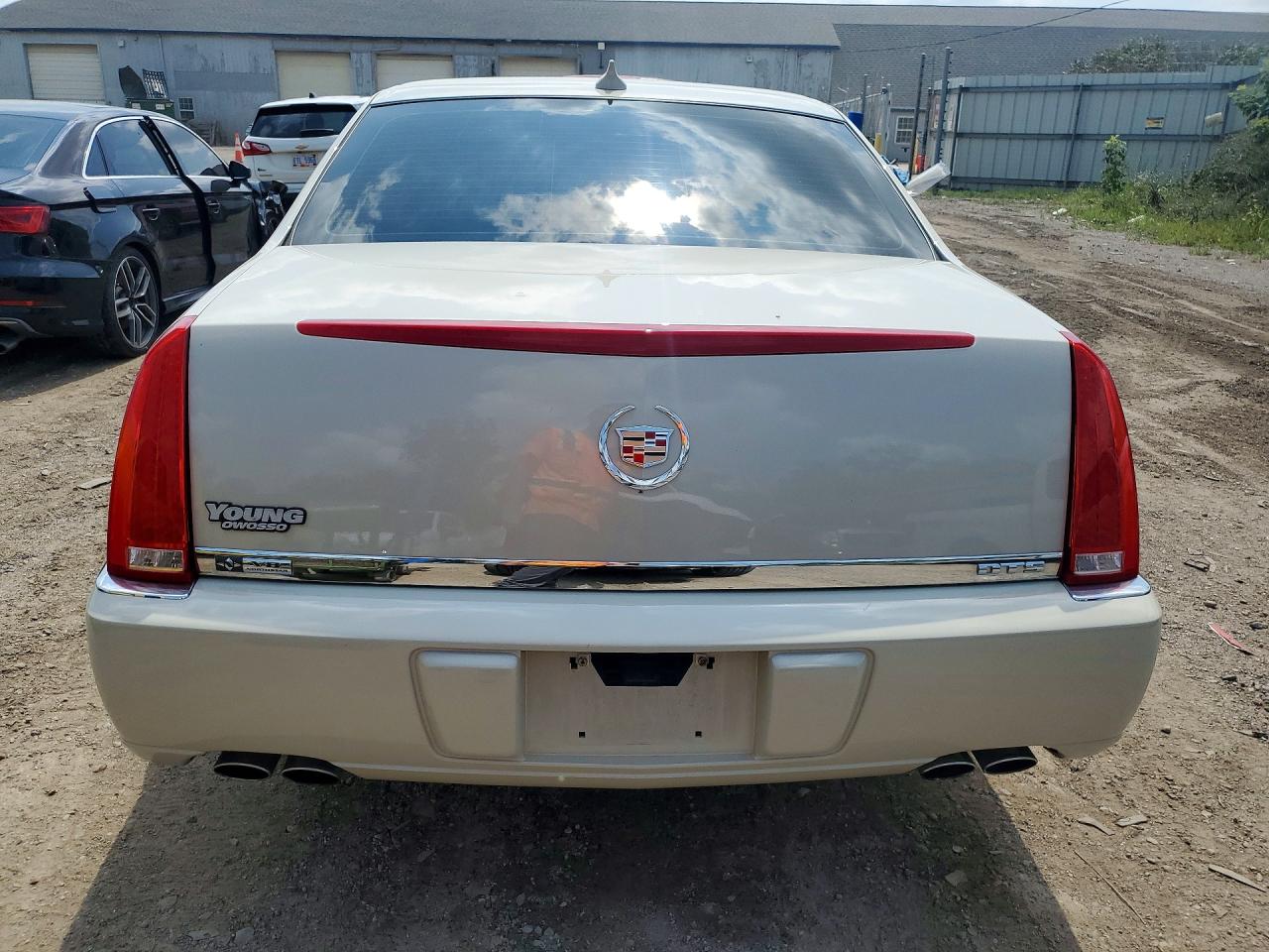 1G6KA5E62BU119229 · 2011 CADILLAC DTS · 6/12