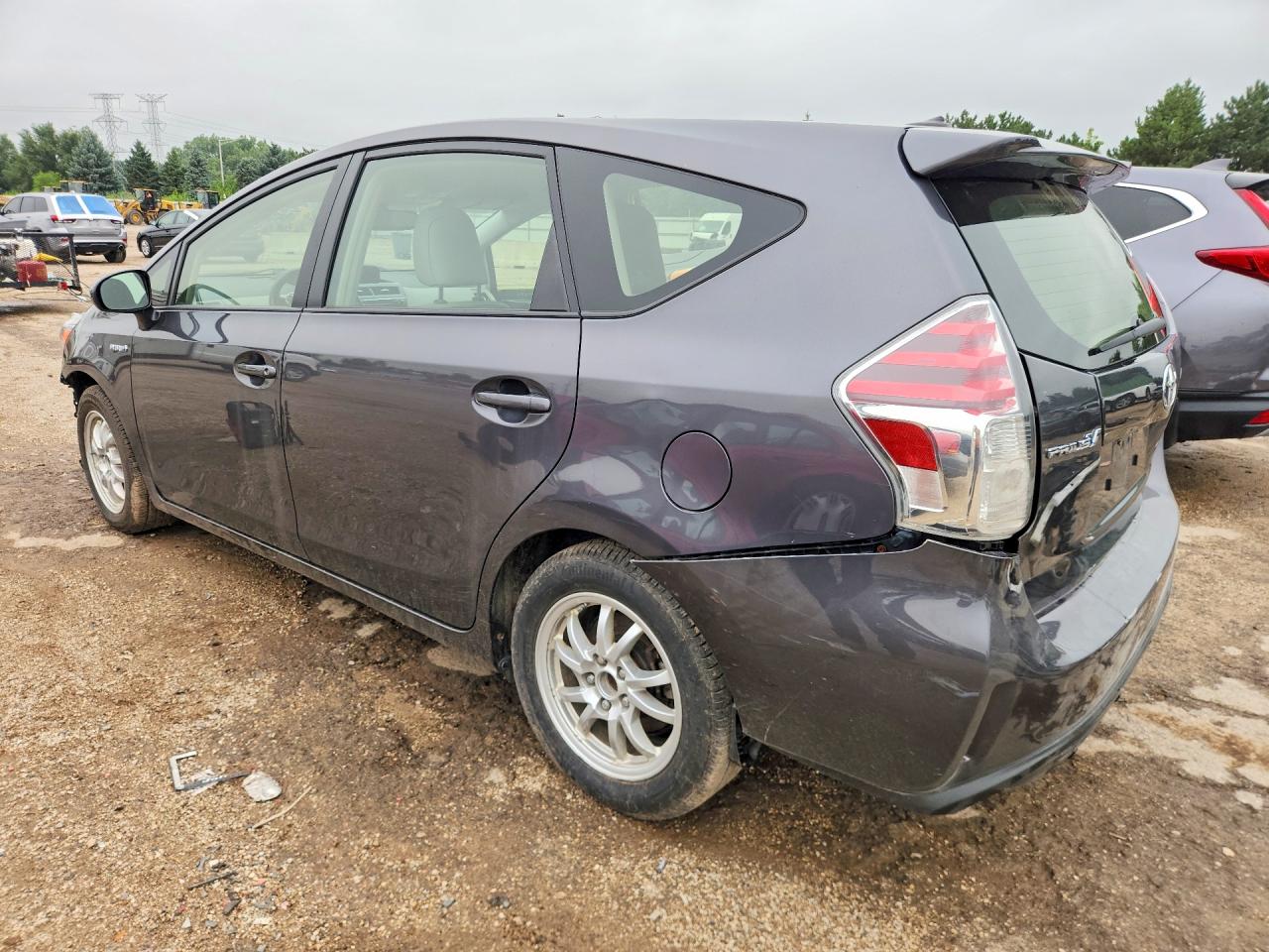 JTDZN3EU4FJ038761 · 2015 TOYOTA PRIUS V · 2/13