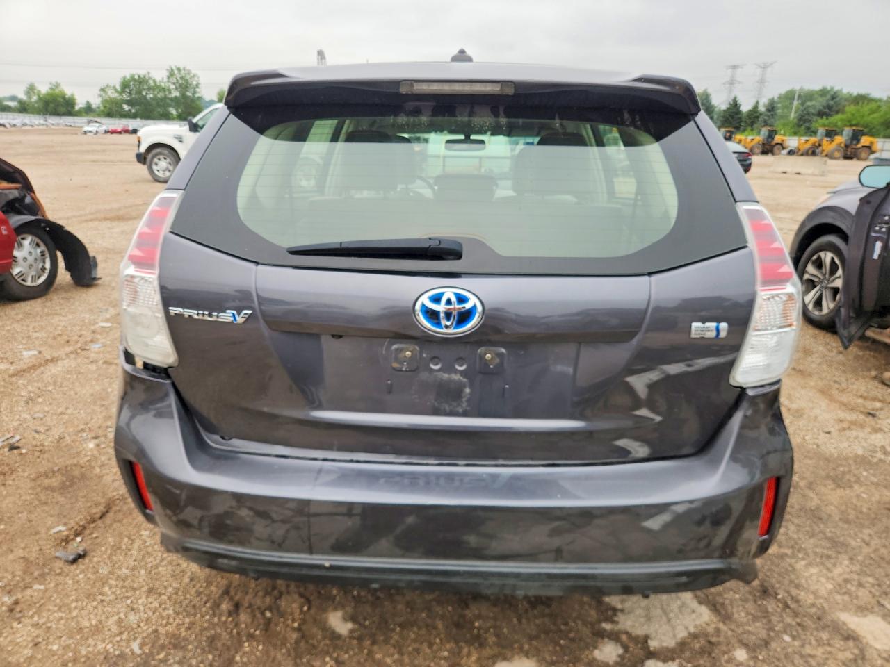 JTDZN3EU4FJ038761 · 2015 TOYOTA PRIUS V · 6/13