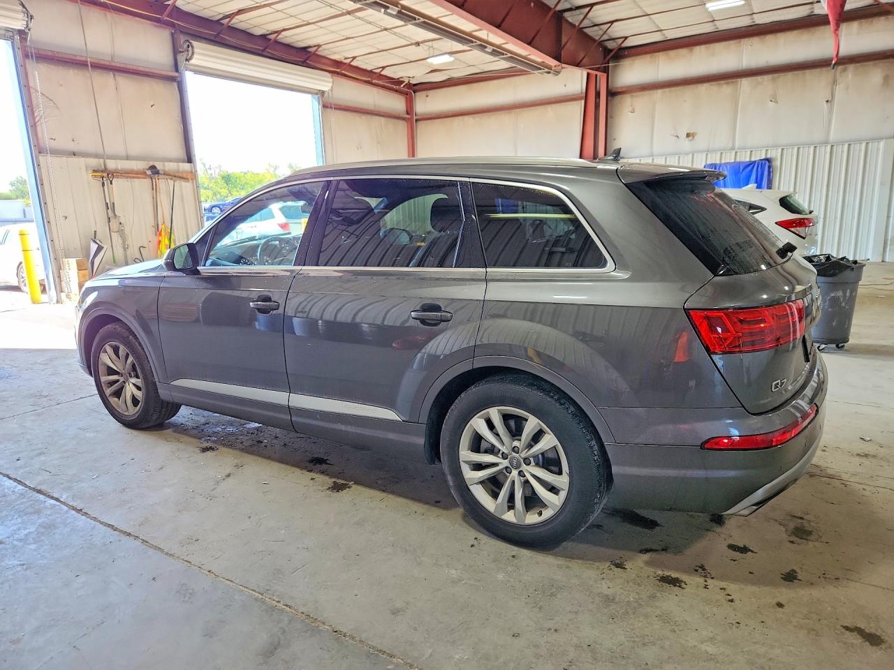 WA1LAAF70JD042404 · 2018 AUDI Q7 · 2/13