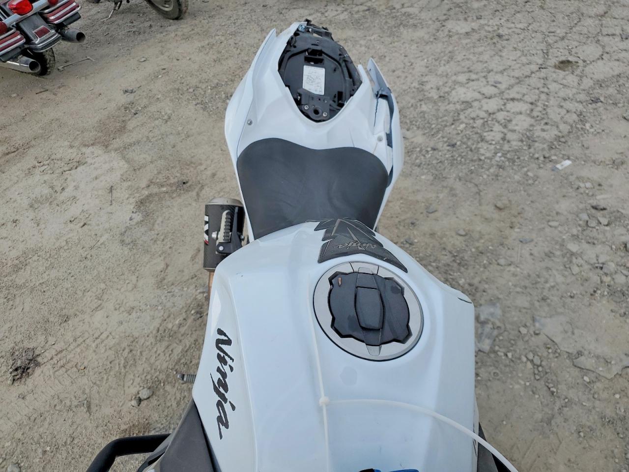 JKAEXKH1XPDAN6196 · 2023 KAWASAKI EX400 · 5/9