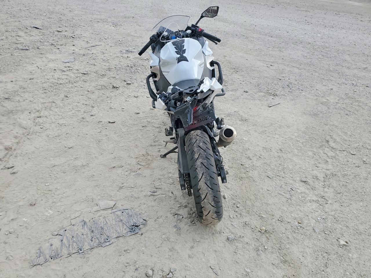 JKAEXKH1XPDAN6196 · 2023 KAWASAKI EX400 · 4/9