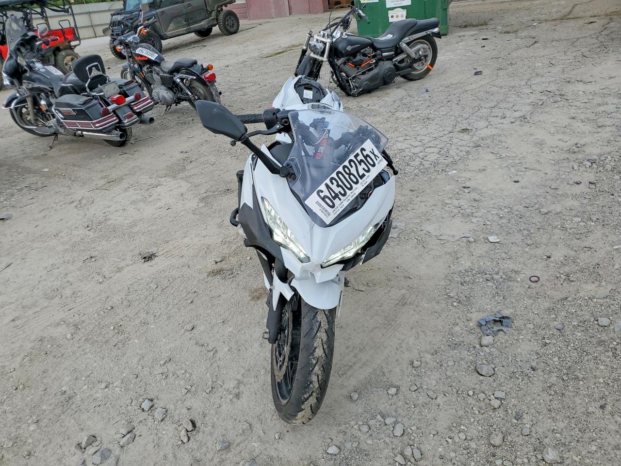 JKAEXKH1XPDAN6196 · 2023 KAWASAKI EX400 · 2/9