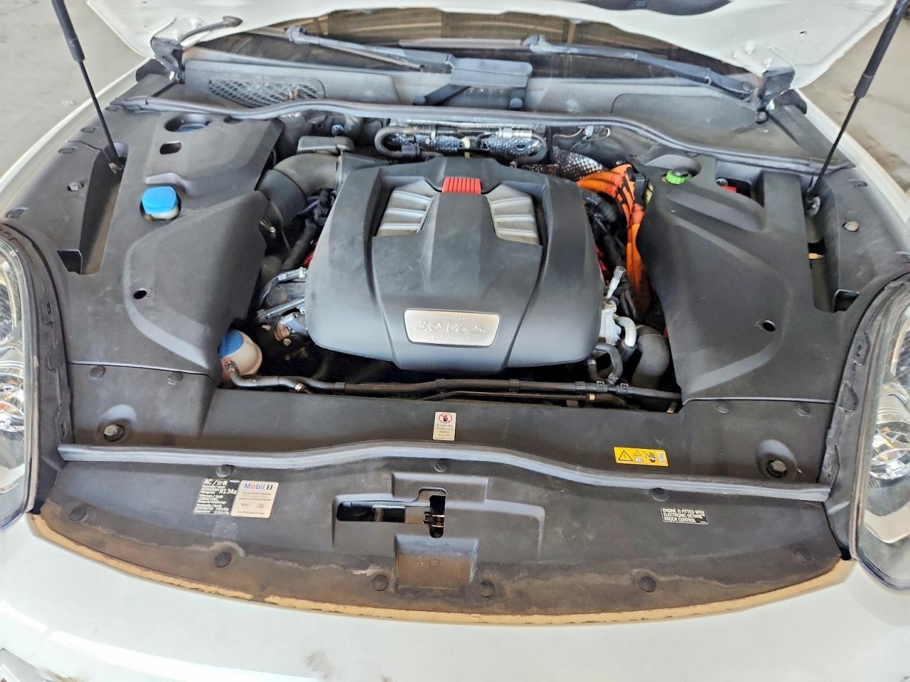 WP1AE2A2XGLA62742 · 2016 PORSCHE CAYENNE · 12/13