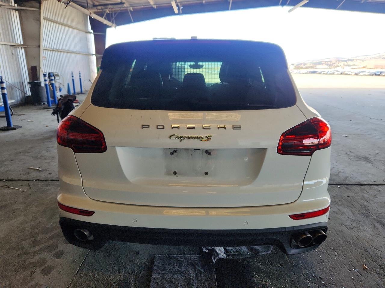 WP1AE2A2XGLA62742 · 2016 PORSCHE CAYENNE · 6/13