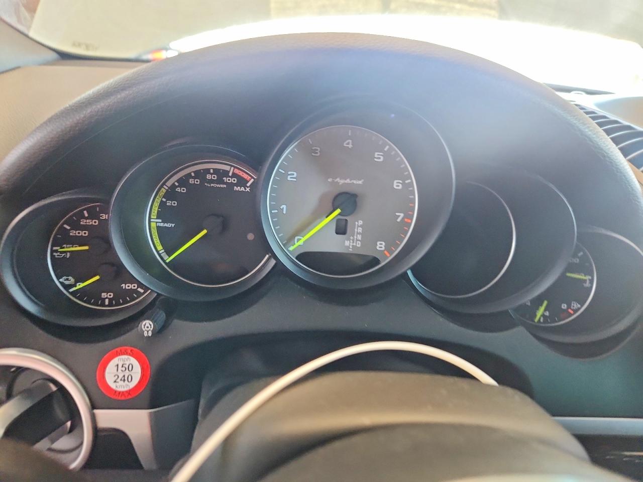 WP1AE2A2XGLA62742 · 2016 PORSCHE CAYENNE · 9/13