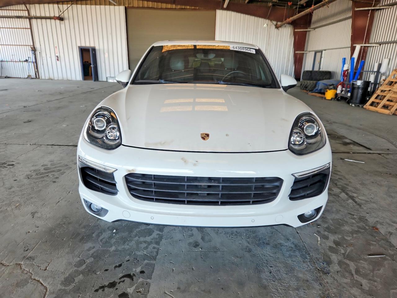 WP1AE2A2XGLA62742 · 2016 PORSCHE CAYENNE · 5/13