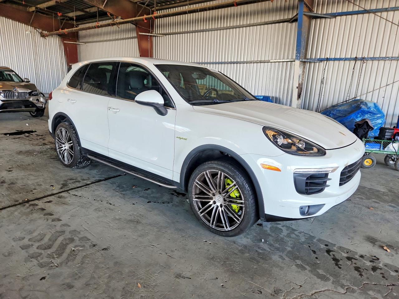 WP1AE2A2XGLA62742 · 2016 PORSCHE CAYENNE · 4/13