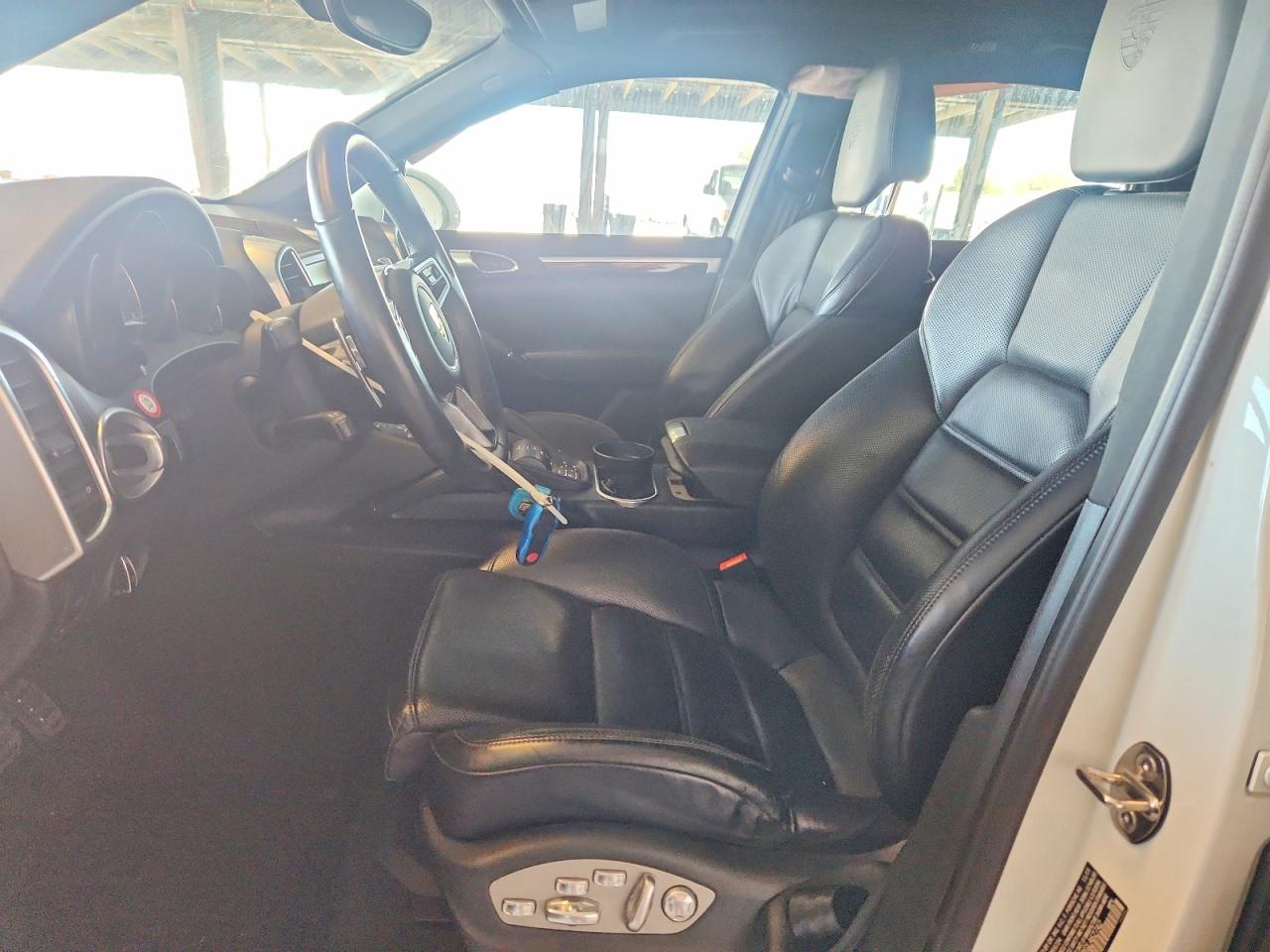 WP1AE2A2XGLA62742 · 2016 PORSCHE CAYENNE · 7/13