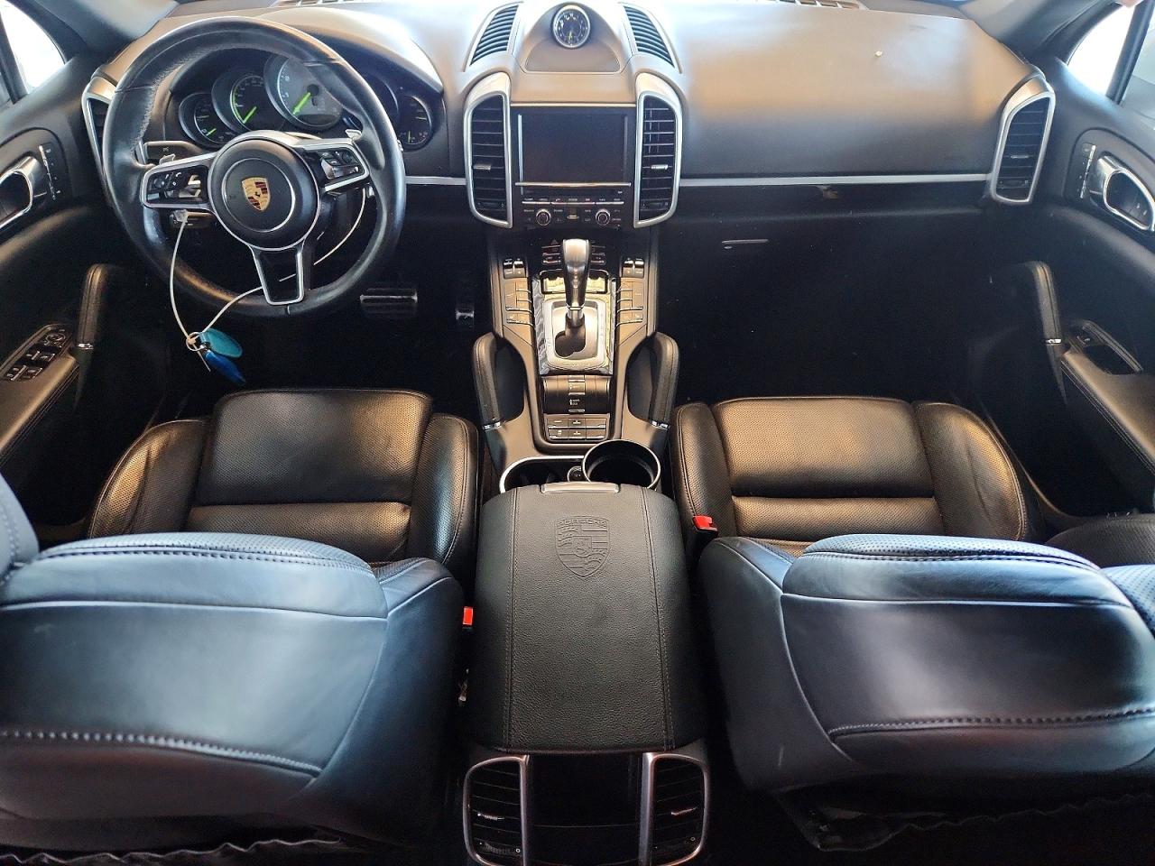 WP1AE2A2XGLA62742 · 2016 PORSCHE CAYENNE · 8/13