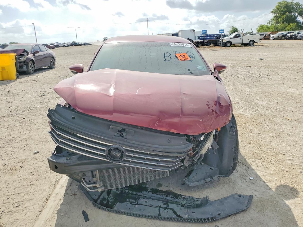 1VWDT7A38HC060593 · 2017 VOLKSWAGEN PASSAT · 5/13