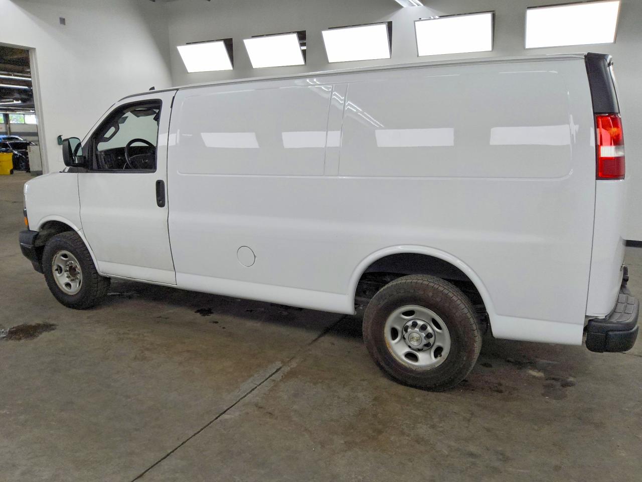 1GCWGAFP9M1302080 · 2021 CHEVROLET EXPRESS G2500 · 2/13