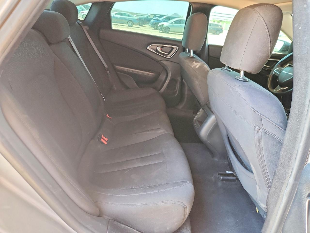 1C3CCCAB2FN646260 · 2015 CHRYSLER 200 · 10/12