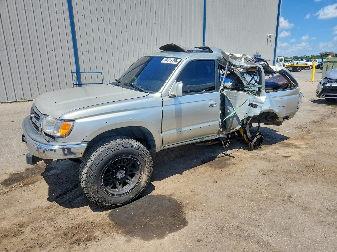 JT3HN87R4Y0259825 · 2000 TOYOTA 4RUNNER